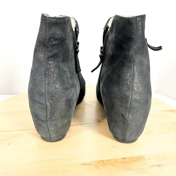 FS / NY Magic Wedge Bootie Black Metallic Suede Side Zip sz 10 - Picture 4 of 7